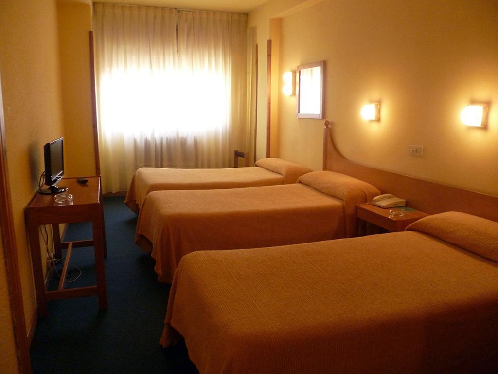 Hotel Pradas Jaca Exterior foto