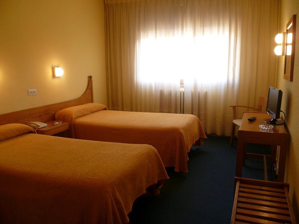 Hotel Pradas Jaca Exterior foto