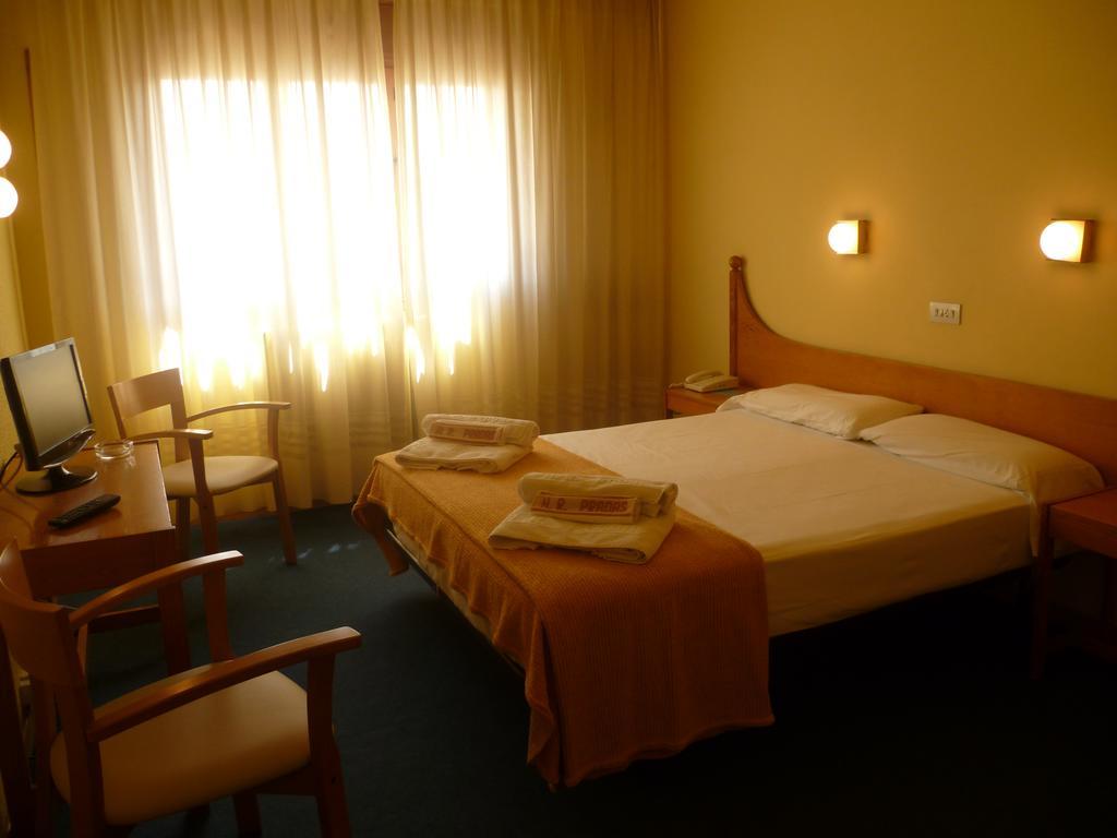 Hotel Pradas Jaca Exterior foto