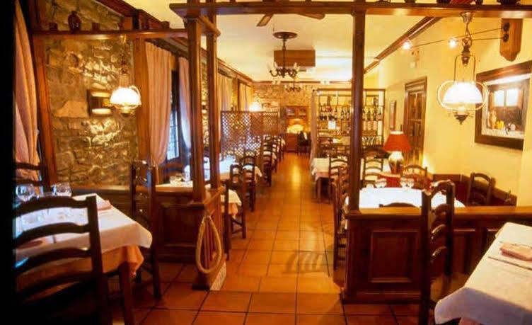 Hotel Pradas Jaca Exterior foto